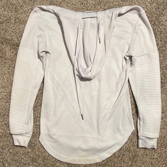 Amongst Others thin moto-style hoodie - Picture 4 of 5